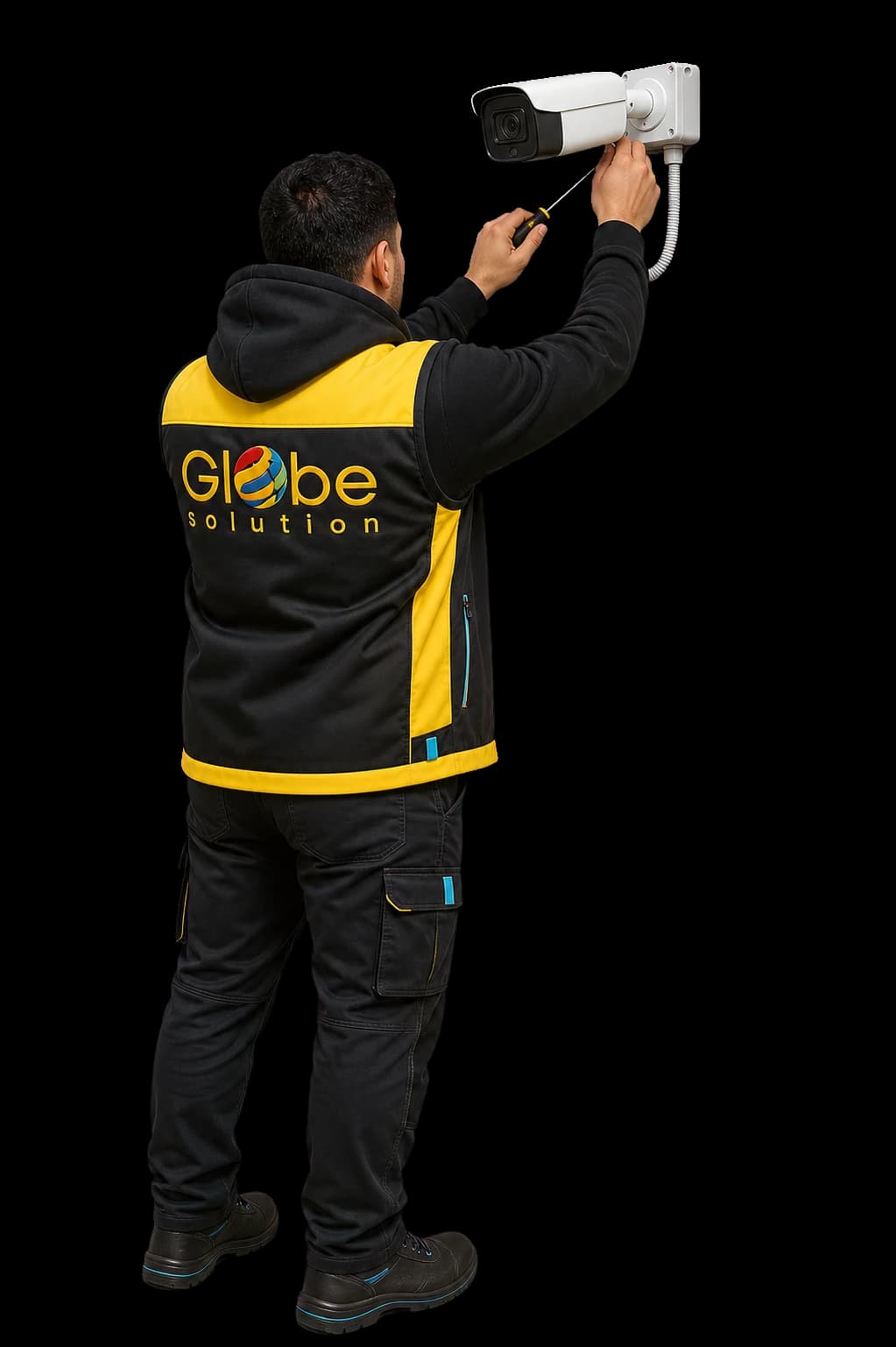 Technicien Globe Solution installant une caméra de sécurité professionnelle